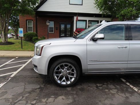 Used 2018 GMC Yukon Denali w/ Denali Ultimate Package AWD/4WD image 2