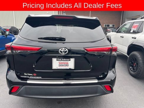 Used 2023 Toyota Highlander LE FWD image 5
