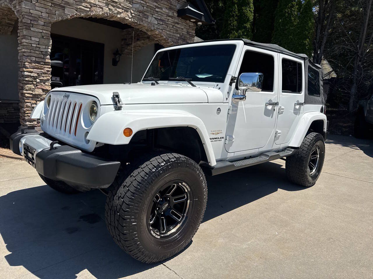 Used 2015 Jeep Wrangler Unlimited Sahara AWD/4WD image 2