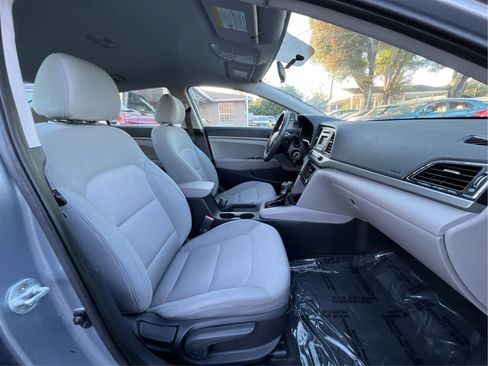 Used 2017 Hyundai Elantra SE FWD image 22