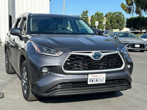 Used 2021 Toyota Highlander XLE FWD image 4