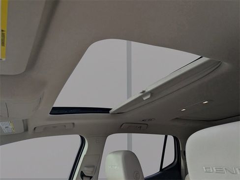 Used 2021 GMC Acadia Denali w/ Denali Technology Package image 21