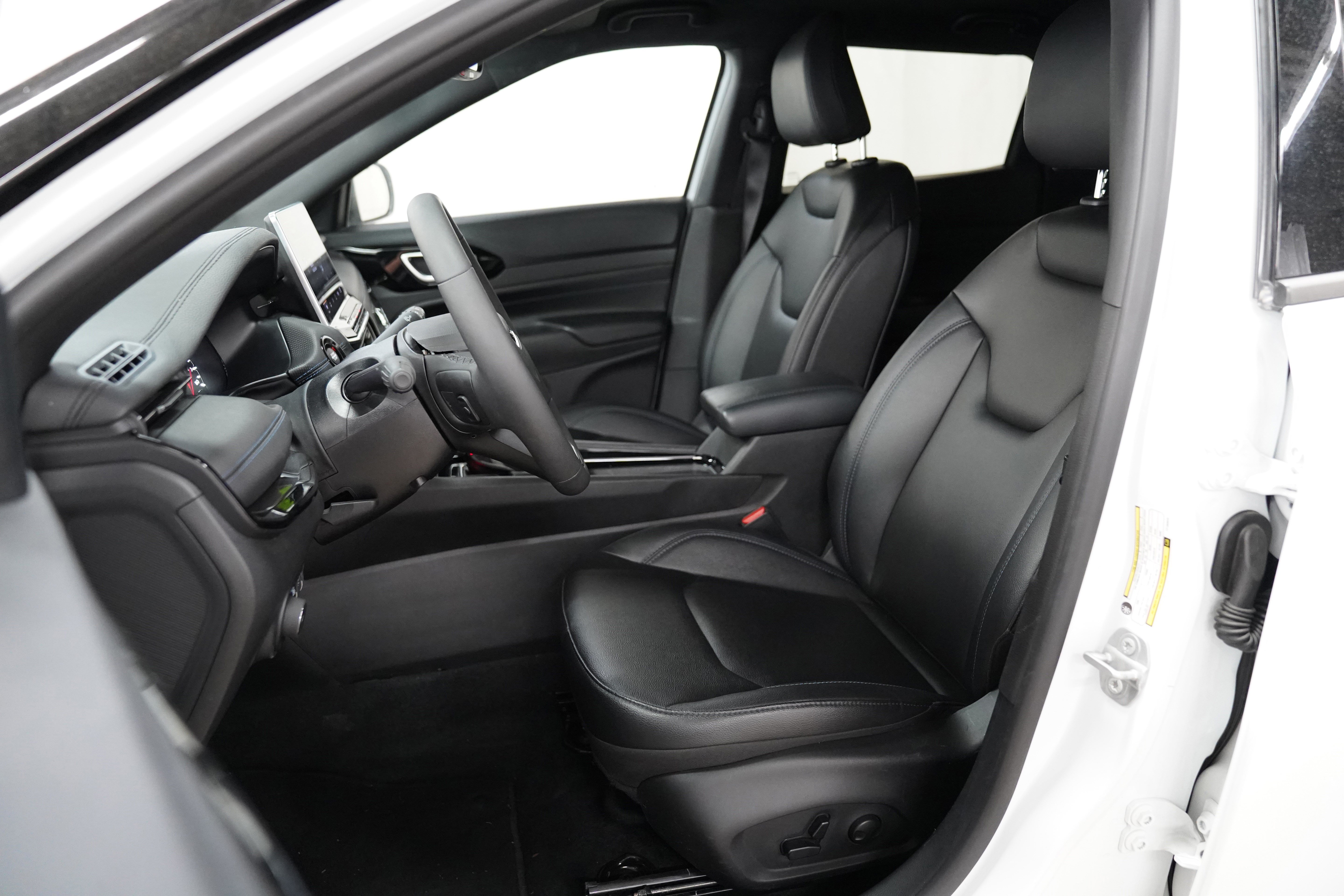 Used 2026 Jeep Compass Limited AWD/4WD image 4