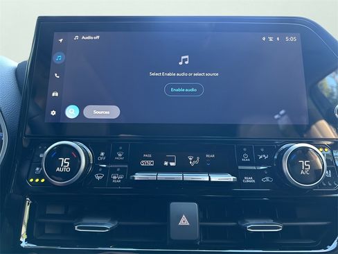 Used 2025 Toyota Highlander Platinum image 34