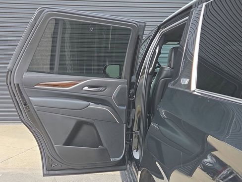 Used 2023 Cadillac Escalade Premium Luxury AWD/4WD image 18