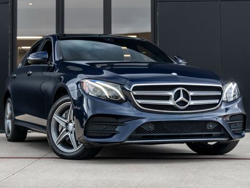 Used 2017 Mercedes-Benz E 300 4MATIC image 2