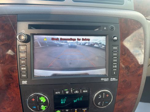 Used 2014 Chevrolet Suburban LTZ image 19