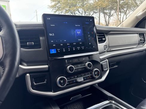 Used 2024 Ford Expedition XLT image 26