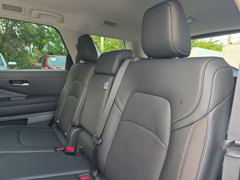 New 2026 Nissan Pathfinder SL FWD image 17