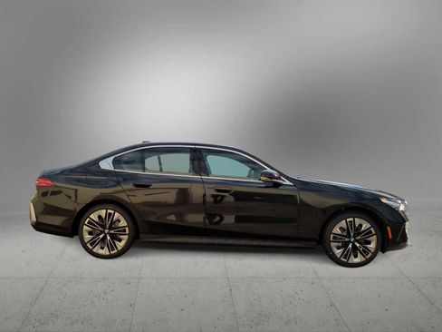 New 2026 BMW 530i xDrive image 9