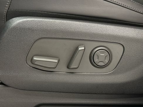 Used 2025 Kia Carnival SX FWD image 12