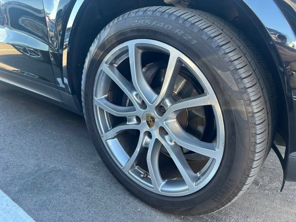 Used 2019 Porsche Cayenne AWD/4WD image 5