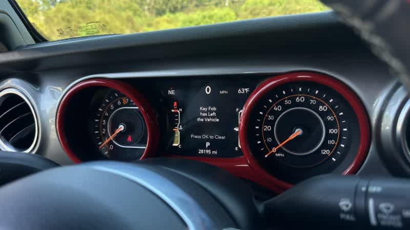Used 2020 Jeep Gladiator Overland AWD/4WD image 27