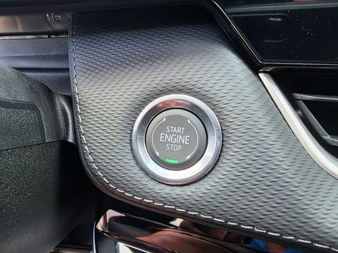 New 2026 Chevrolet Equinox LT w/ Safety and Technology Package FWD image 18