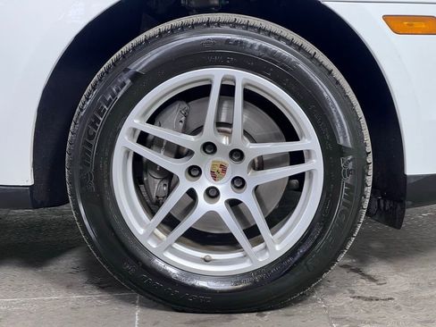 Certified 2020 Porsche Macan image 11