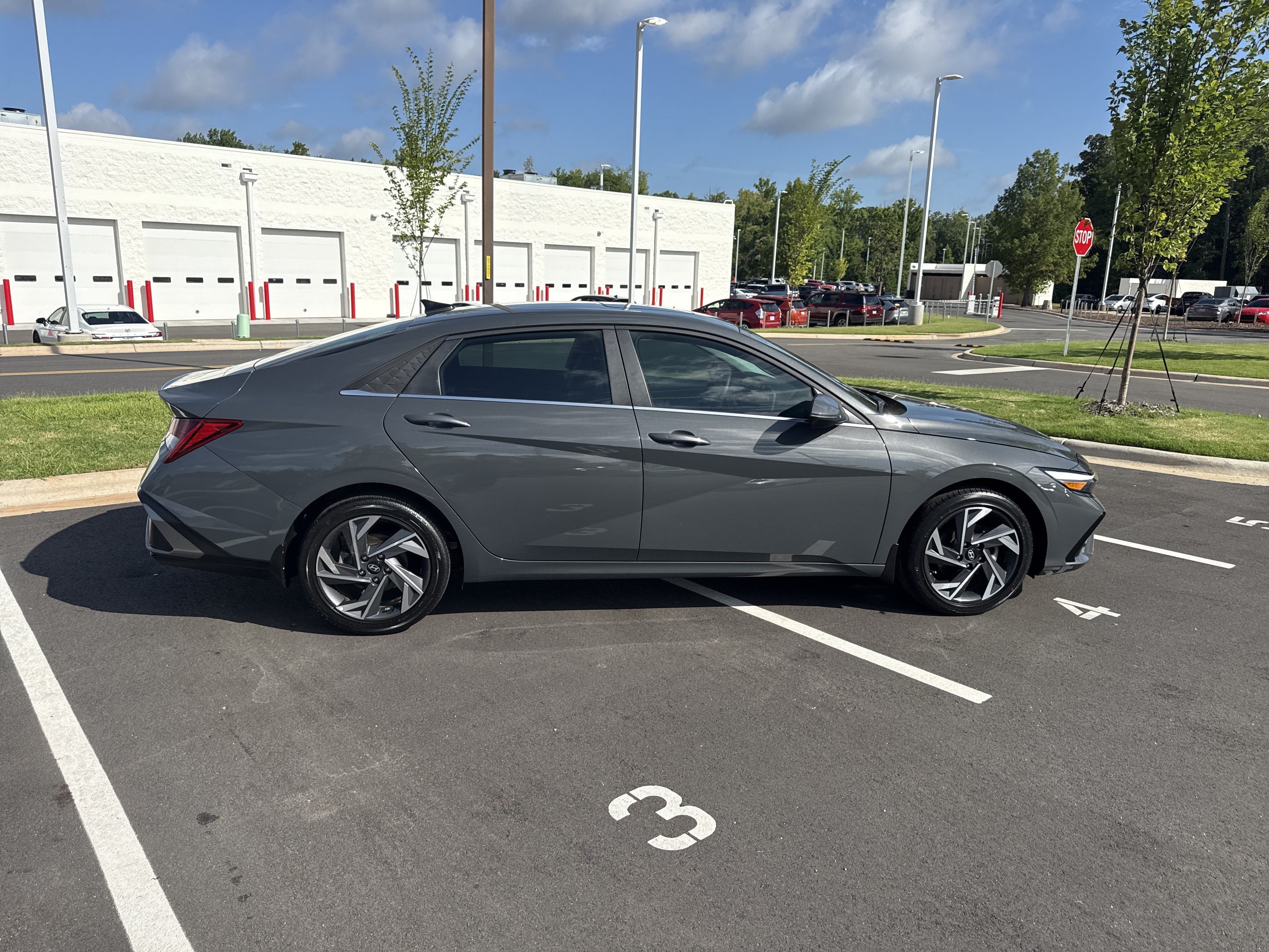 Used 2024 Hyundai Elantra Limited FWD image 11