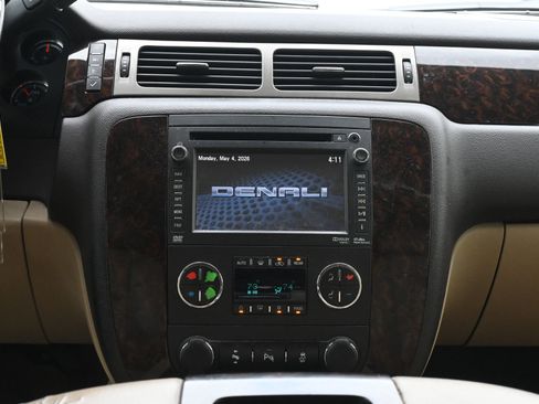 Used 2013 GMC Yukon XL Denali RWD image 11
