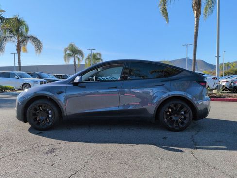 Used 2023 Tesla Model Y Long Range image 7