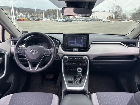 Used 2021 Toyota RAV4 XLE w/ Convenience Package image 21