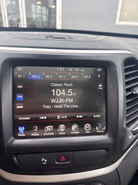 Used 2016 Jeep Cherokee Latitude w/ Comfort/Convenience Group AWD/4WD image 15