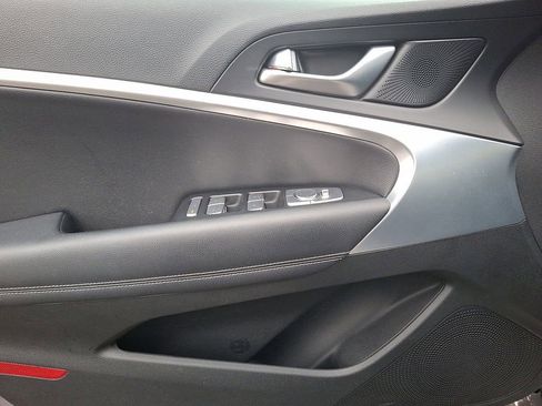 Used 2023 Genesis G70 2.0T image 13