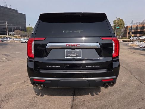 Used 2021 GMC Yukon XL Denali w/ Denali Premium Package image 4