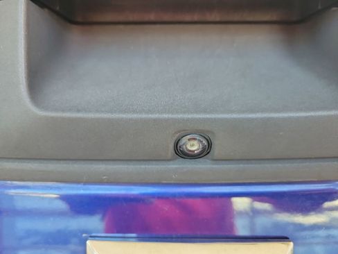 Used 2016 Chevrolet Colorado Z71 image 9