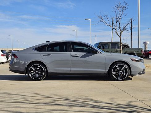 Used 2025 Honda Accord Sport image 7