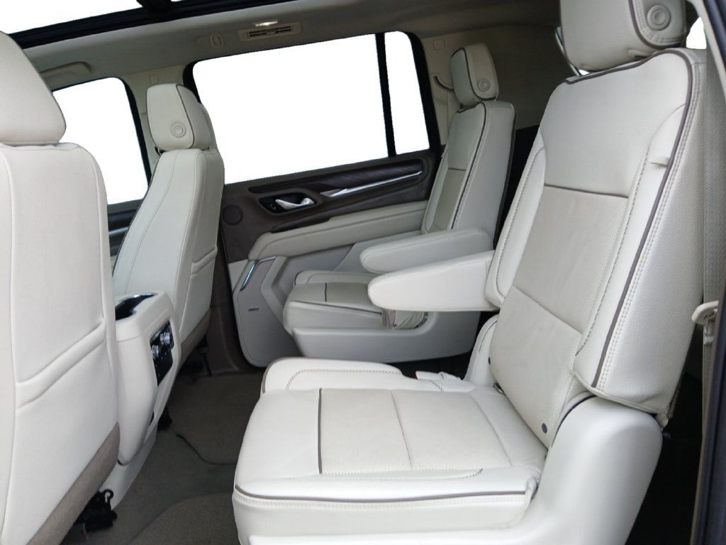 Used 2021 GMC Yukon XL Denali w/ Denali Premium Package AWD/4WD image 22