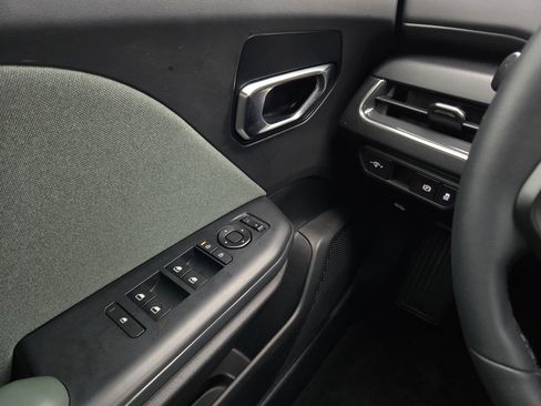 Certified 2025 Kia K4 EX image 21