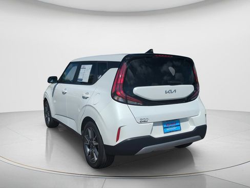 Used 2024 Kia Soul EX w/ Option Group 015 FWD image 7