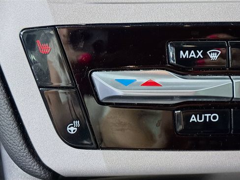 Used 2024 Ford Explorer XLT w/ Equipment Group 202A RWD image 20
