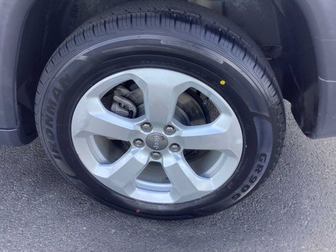 Used 2018 Jeep Compass Latitude FWD image 6