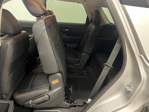 Used 2025 Nissan Pathfinder SL image 28