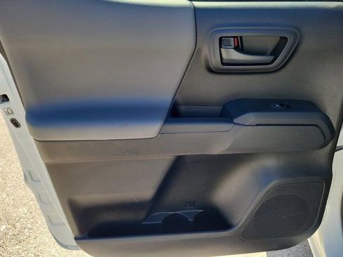 Used 2020 Toyota Tacoma SR w/ SR Convenience Package image 12