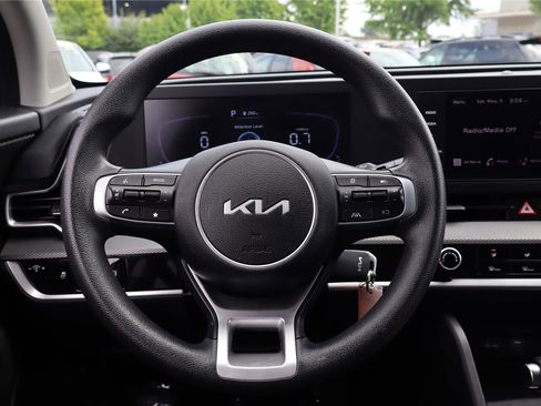 Used 2023 Kia Sportage LX AWD/4WD image 15