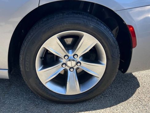 Used 2015 Dodge Charger SXT RWD image 31