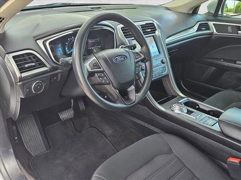 Used 2020 Ford Fusion SE FWD image 10