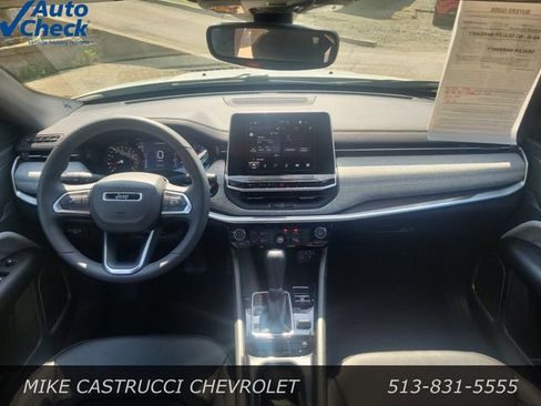 Used 2025 Jeep Compass Latitude AWD/4WD image 10