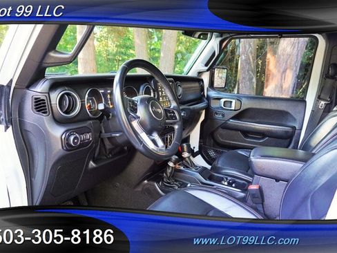 Used 2018 Jeep Wrangler Unlimited Sahara AWD/4WD image 12