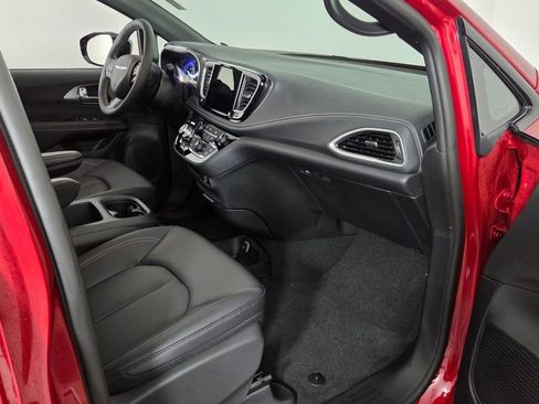 New 2026 Chrysler Pacifica Select image 35