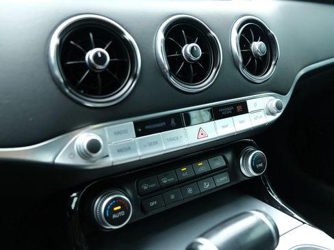 Used 2019 Kia Stinger GT1 image 33