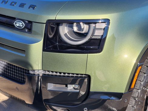 New 2026 Land Rover Defender 110 X-Dynamic SE image 9