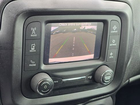 Used 2019 Jeep Renegade Sport FWD image 9