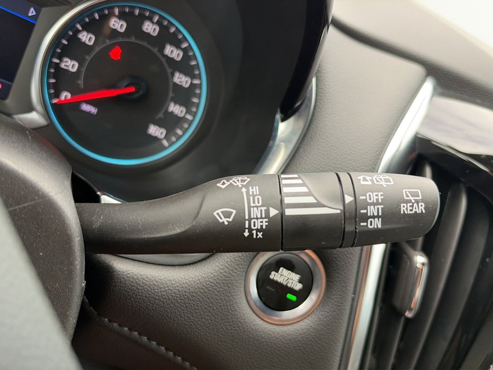 Used 2023 Chevrolet Traverse LT FWD image 33