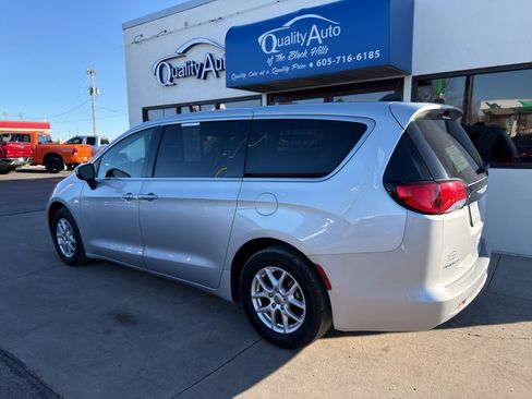 Used 2023 Chrysler Voyager LX image 7