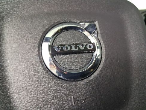 Used 2025 Volvo XC40 B5 Plus AWD/4WD image 33