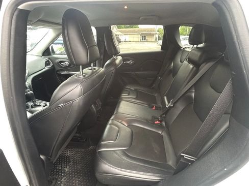 Used 2020 Jeep Cherokee Latitude Plus FWD image 13