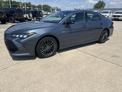 Used 2020 Toyota Avalon XSE w/ All Weather Liner Package FWD image 11