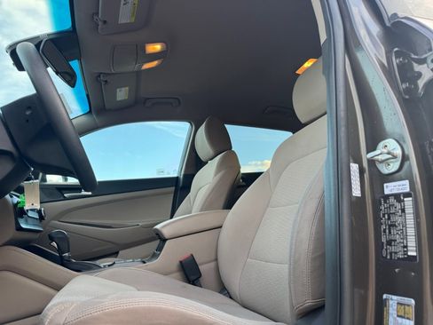 Used 2020 Hyundai Tucson SE image 16